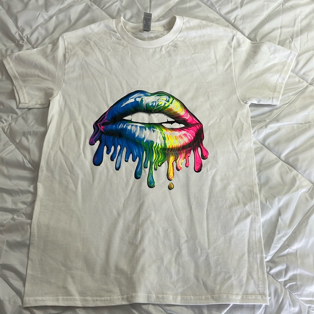 Unisex Gildan White Neon Lip Short Sleeve Size Small